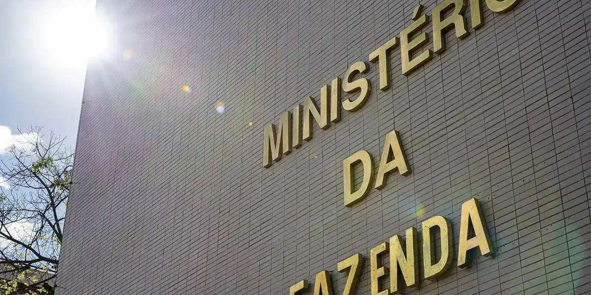 Aumento das despesas do governo federal pode atingir R$ 168 bilhões em 2026