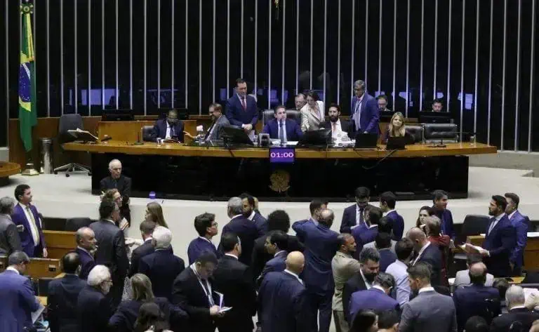 Câmara aprova novo crime de assédio sexual no Código Penal Militar
