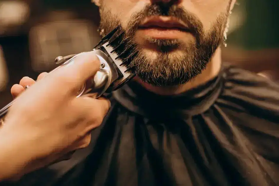 Decisão judicial nega liminar sobre cortes de cabelo em prisões no RJ