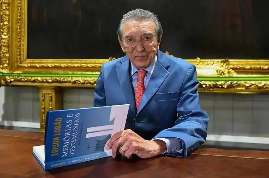 Edison Lobão lança livro sobre a democracia brasileira e suas vivências