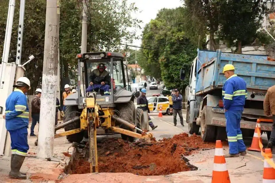 Empresa de saneamento deve indenizar por danos de obra pública