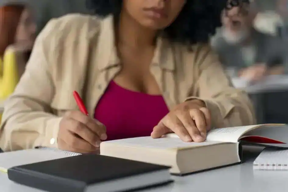 Etec Jandira abre seleção para professores de Física; saiba como se inscrever