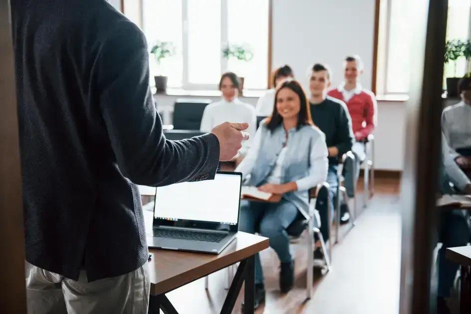 Fames e Sedu abrem seleção para cadastro reserva de professores no ES