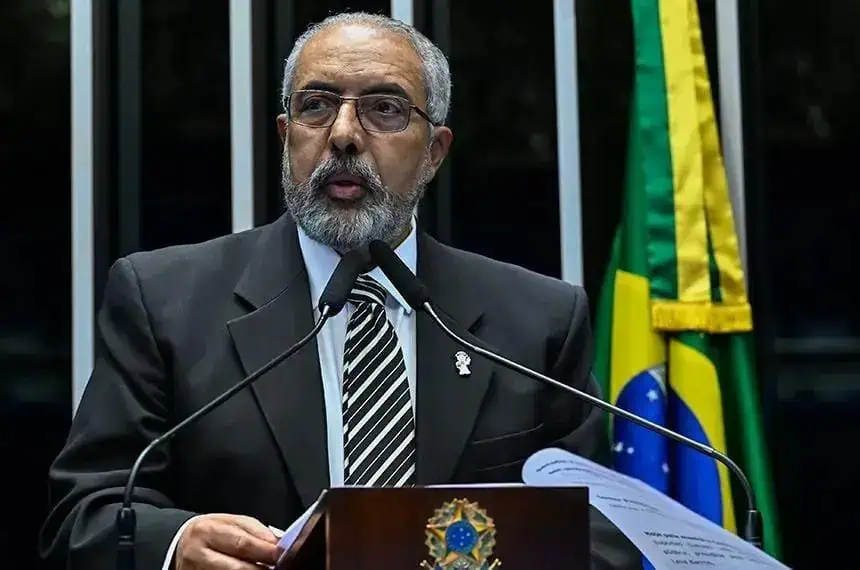 Senador Paim defende projeto para proteger menores nas redes sociais