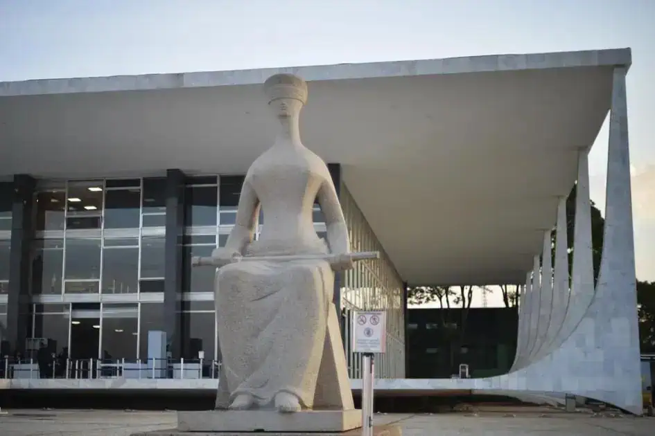 STF declara inconstitucional lei que equipara delegados a carreiras jurídicas no Piauí