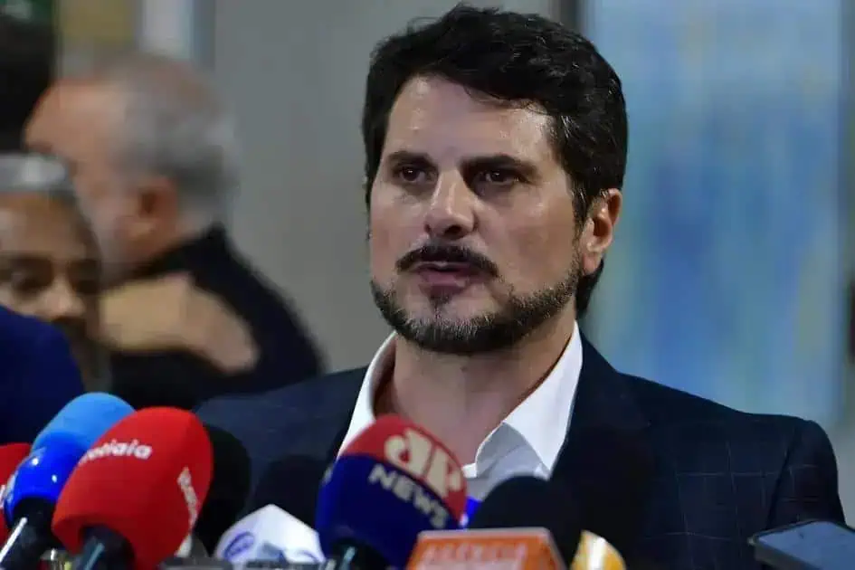 Suspensão das Cautelares: Senador Marcos do Val Libera Redes Sociais e Tornozeleira