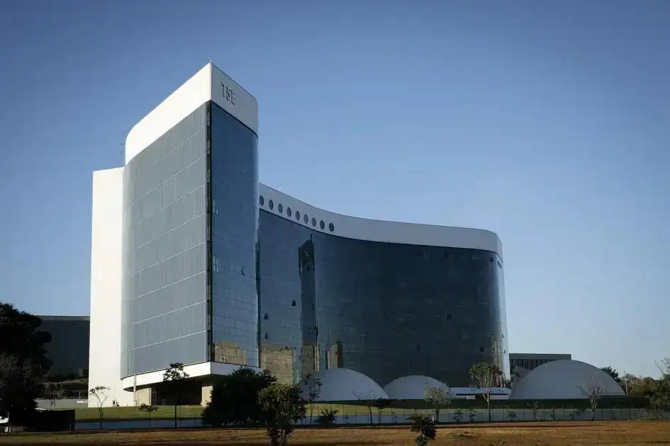 TSE decide que regra da paridade de gênero não retroage para juristas