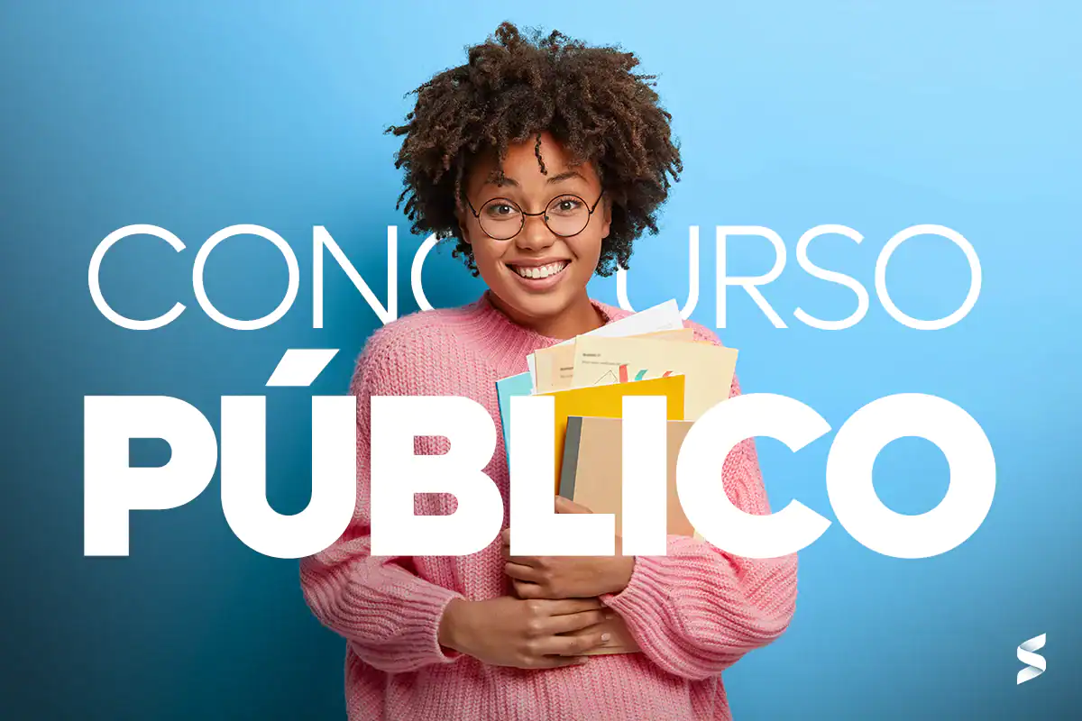 Estudante sorridente segurando livros, representando concurso público, com fundo azul e texto destacando "Direito Hoje Notícias" e "concurso público".