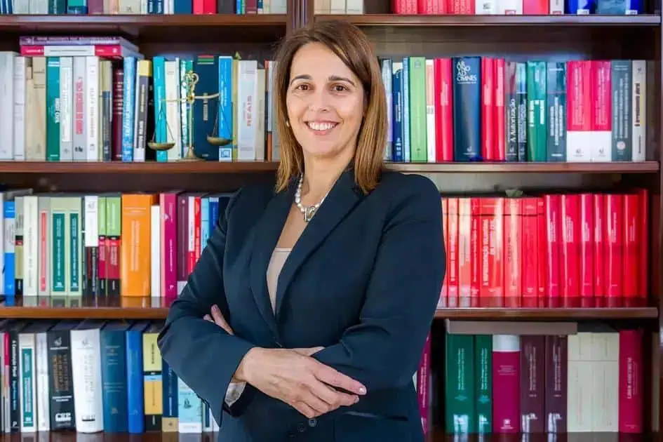 Sou mulher, advogada, abordo temas jurídicos, direitos civis e notícias legais com foco em legislação brasileira e direitos das pessoas no Brasil.