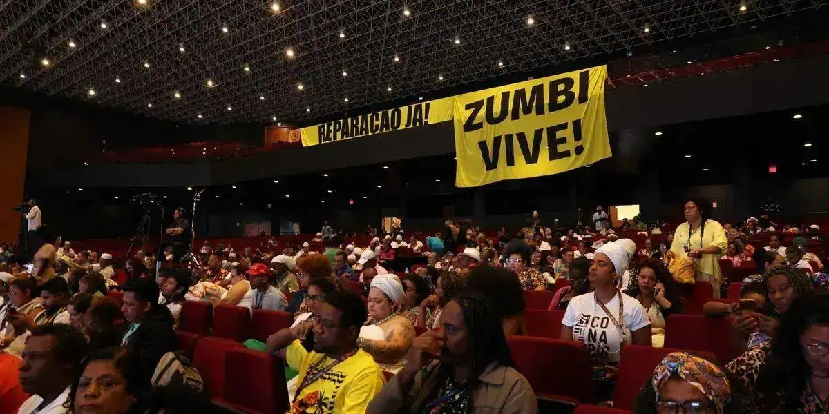 Reparação ja! Zumbi vive! manifestação cultural equilíbrio social igualdade racial direitos humanos direitos civis direitos dos povos direitos sociais evento público local de evento público em teatro ou auditório.