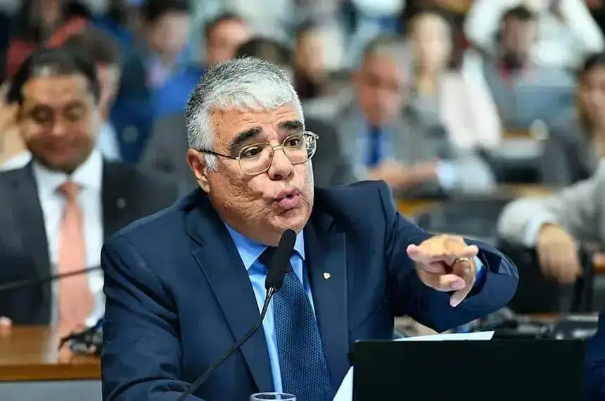 Discurso político em audiência pública com colegas parlamentares, representando temas de direito, justiça, e legislação brasileira.