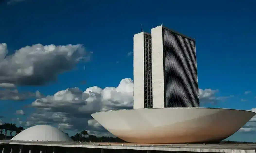 Ética jurídica, edifício moderno, Tribunal de Justiça, arquitetura contemporânea, direito e justiça, símbolo do poder judiciário, Brasil, justiça social, notícias jurídias, Direito Hoje Notícias.