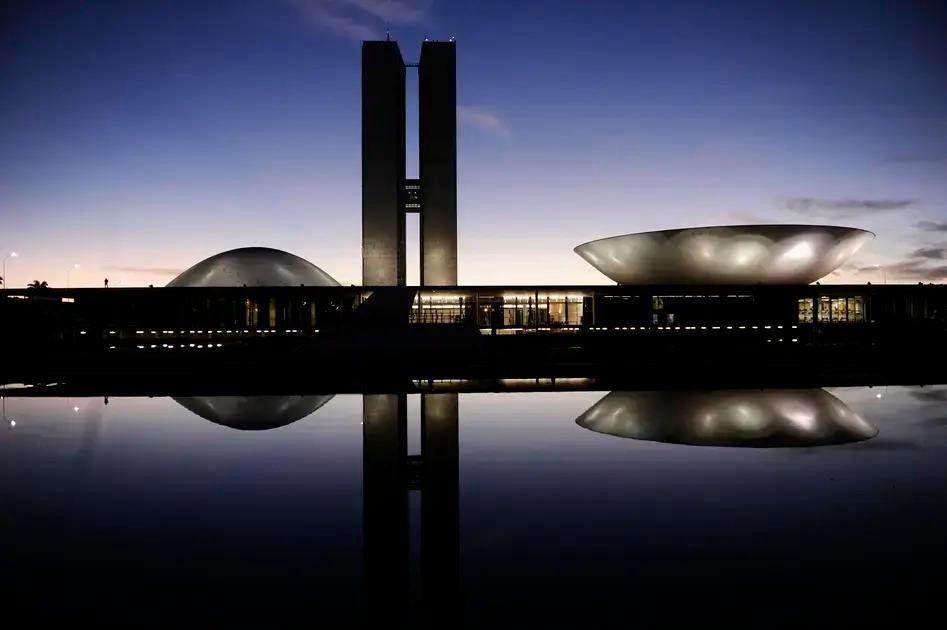 Congresso promulga PEC dos precatórios, aliviando dívidas de estados e municípios