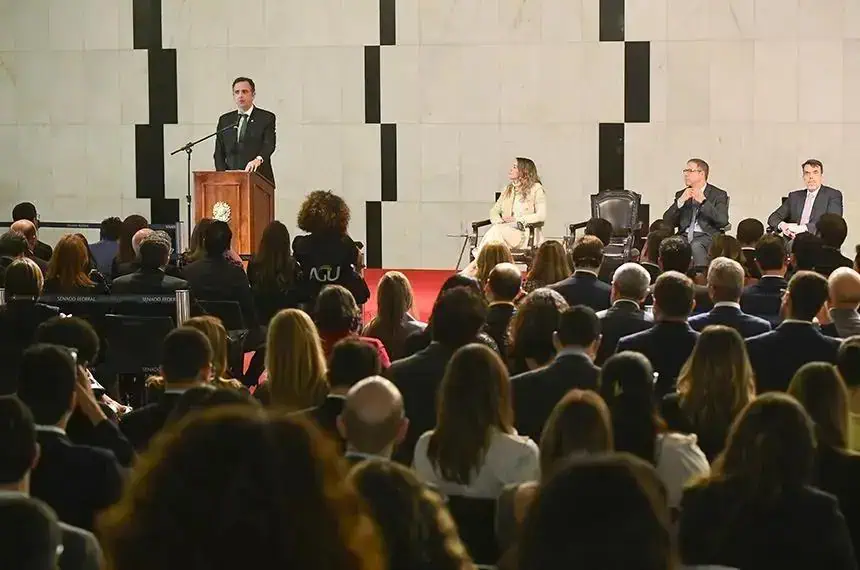 Conselho Nacional da Advocacia Pública Fiscal entrega estatuto ao Congresso