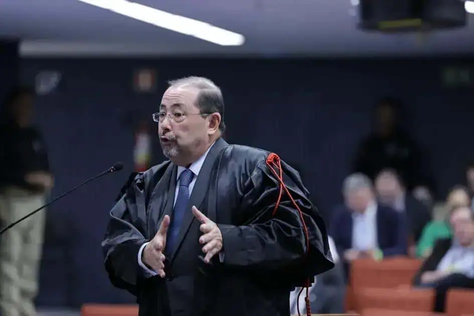 Defesa de Bolsonaro contesta acusações no segundo dia de julgamento