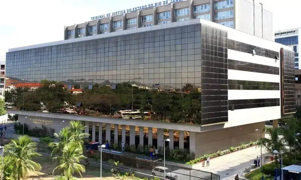 Tribunal de Justiça do Rio de Janeiro construções modernas e arquitetura institucional, destaque em notícias de direito e justiça.