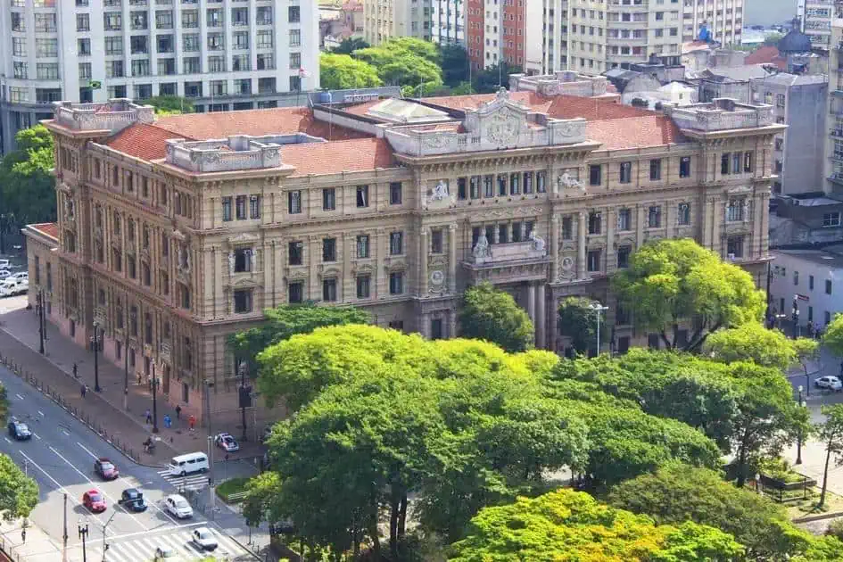 Arquivo do Palácio da Justiça em São Paulo, destaque em notícias de direito e justiça no Brasil, símbolo jurídico e de poder na cidade de São Paulo.