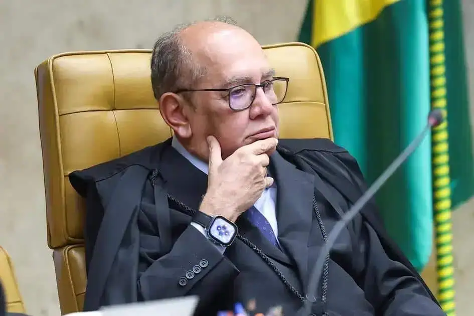 Gilmar Mendes defende julgamento de Bolsonaro em conferência na Itália