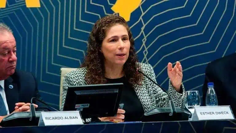 Conferência de líderes políticos no Brasil, discussão de políticas públicas e direito hoje notícias sobre atualidades jurídicas e legislativas no país.