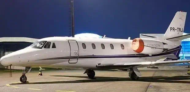 PR-TRJ avião de pequeno porte, transporte privado de alta customização, na pista de estacionamento, aeronave de luxo, aviação executiva, aviação privada, jet de luxo, transporte aéreo personalizado, fotos de aviação.