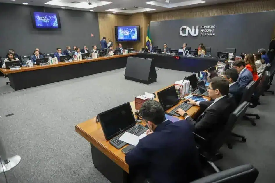 Audiência do Conselho Nacional de Justiça (CNJ) sobre jurisprudência e políticas públicas no setor de direito.