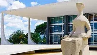 Ministro Barroso preside sua última sessão no STF com homenagens