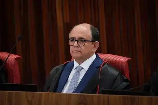 Juiz em sessão judicial, importante notícia do Direito Hoje Notícias, sobre decisões legais e jurisprudência.