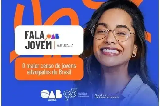 Jovem advogada sorridente usando óculos, promovendo o maior censo de jovens advogados do Brasil, com logos do OAB e campanha Fala Jovem Advocacia em fundo colorido.