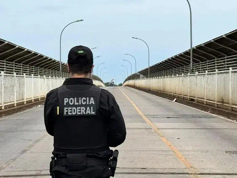Polícia Federal patrulha em estrada, segurança e combate ao crime, notícia de interesse jurídico e policial, Direito Hoje Notícias.