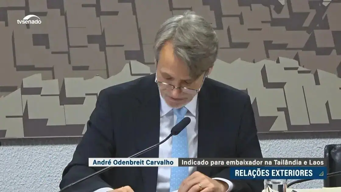 Advogado André Odenbreit Carvalho falando em entrevista sobre relações exteriores e indicações para embaixadores na Tailândia e Laos. Notícias atualizadas do Direito Hoje Notícias.