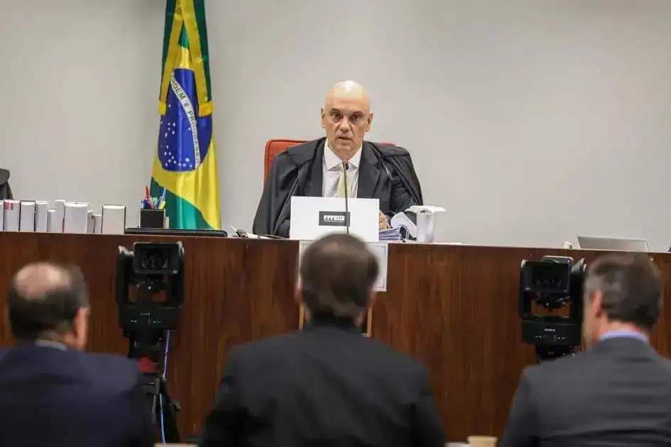 STF pede sessões extras para julgar Bolsonaro e outros réus envolvidos