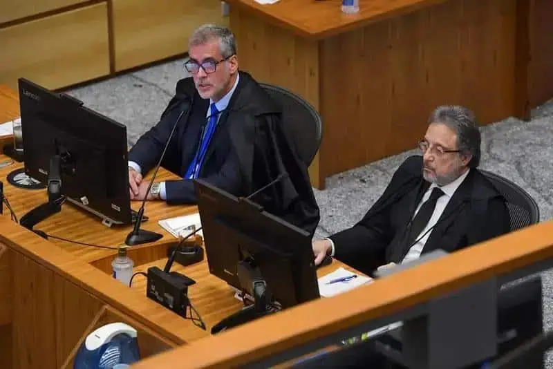 STJ reafirma nulidade absoluta por uso injustificado de algemas em interrogatório