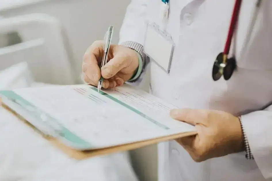 TRT-2 responsabiliza empresa por recusa de atestados médicos