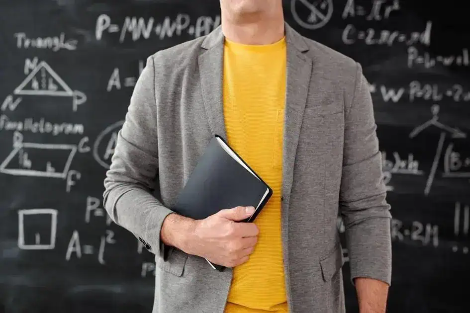 UEMA abre vagas para professor substituto com inscrições entre 9 e 17 de setembro