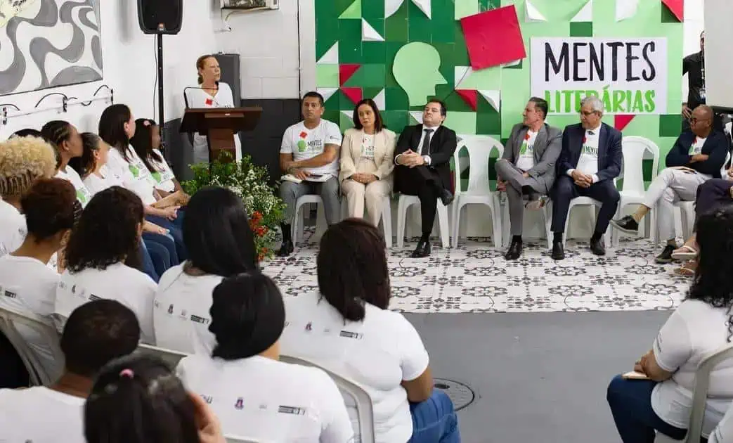 Direito Hoje Notícias discute direitos e justiça em evento literário com painel de especialistas e público interessado, promovendo debates sobre direito e cidadania no Brasil.