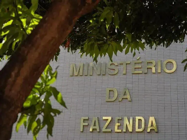 Ministério da Fazenda e seu papel na atualização do direito financeiro e tributário no Brasil. Notícias sobre política econômica, legislação fiscal e impactos na economia brasileira.