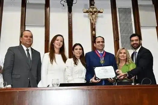 Beto Simonetti é homenageado com a Comenda 2 de Julho na Bahia