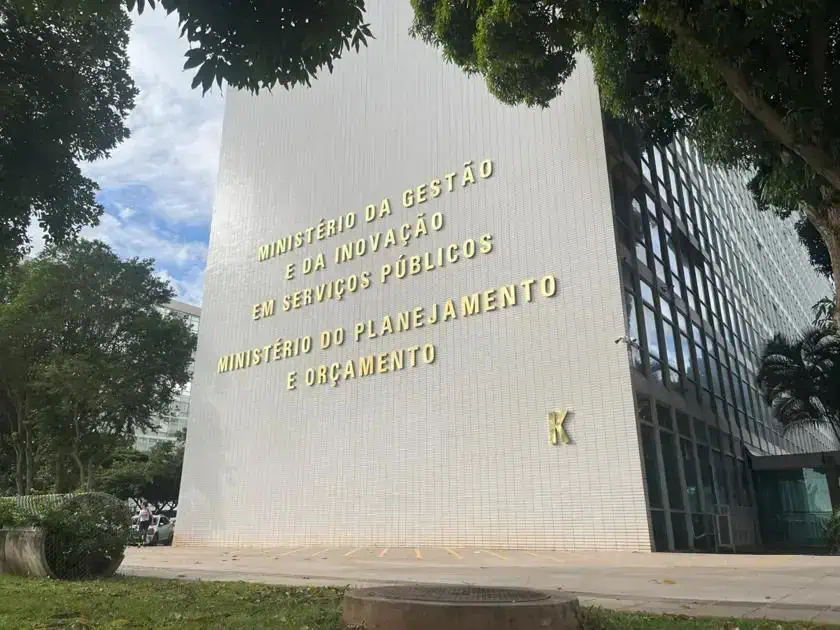 Ministério da Gestão, Inovação em Serviços Públicos, Planejamento e Orçamento em prédio público no Brasil.