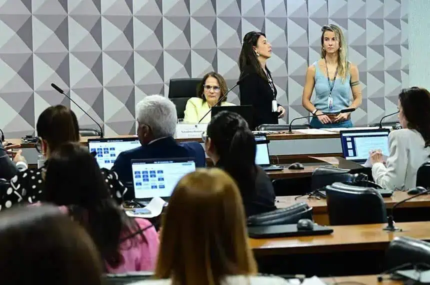 Comissão aprova projeto que garante direitos às mulheres vítimas de violência