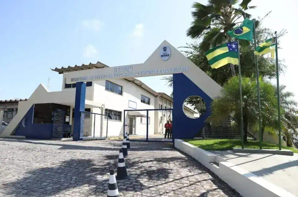 Concurso Seduc SE oferece 300 vagas para professores com salários de até R$5,1 mil