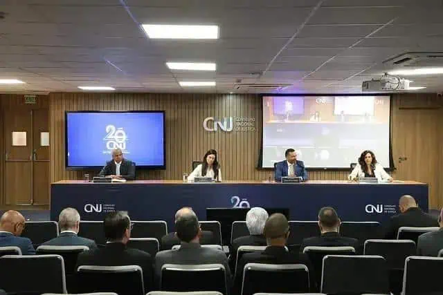Audiência pública sobre recente projeto de lei discutida por especialistas no CNJ no Brasil.