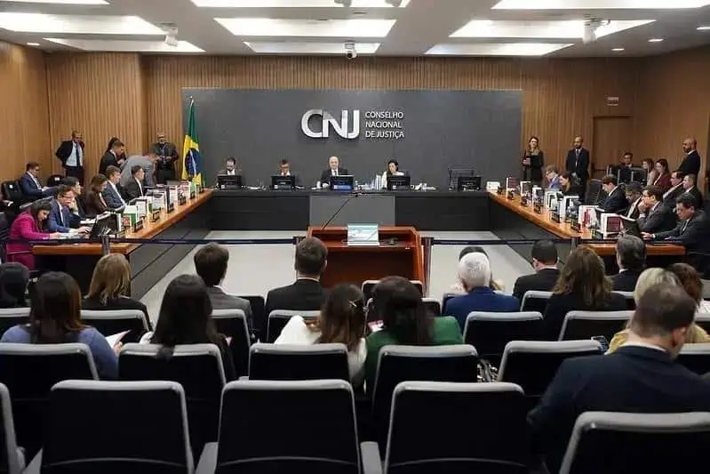 Desembargador é acusado de assédio moral e sexual contra servidoras
