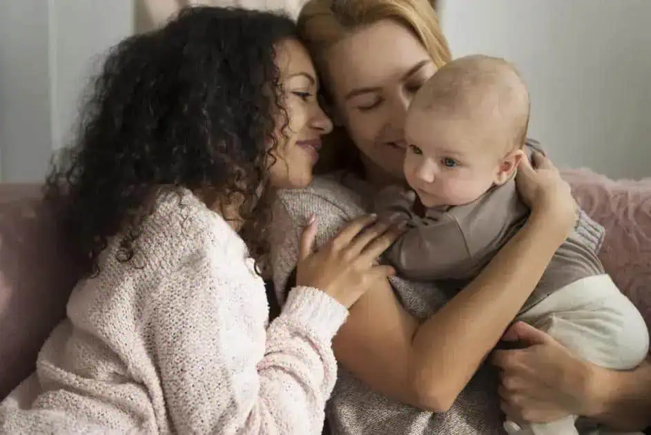 Estabilidade provisória garantida para mãe não gestante em união homoafetiva