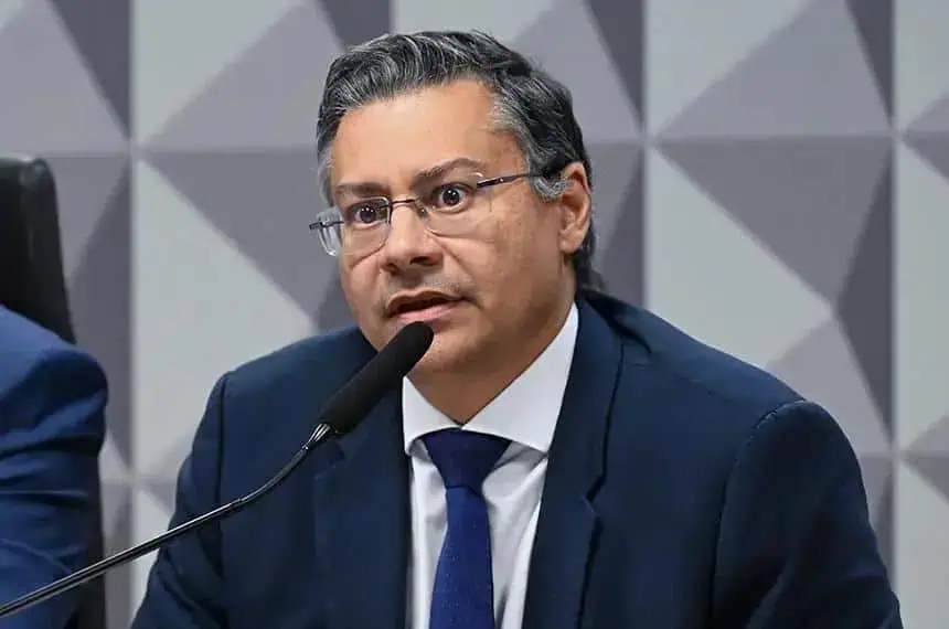 Ex-procurador nega fraudes durante depoimento na CPMI do INSS