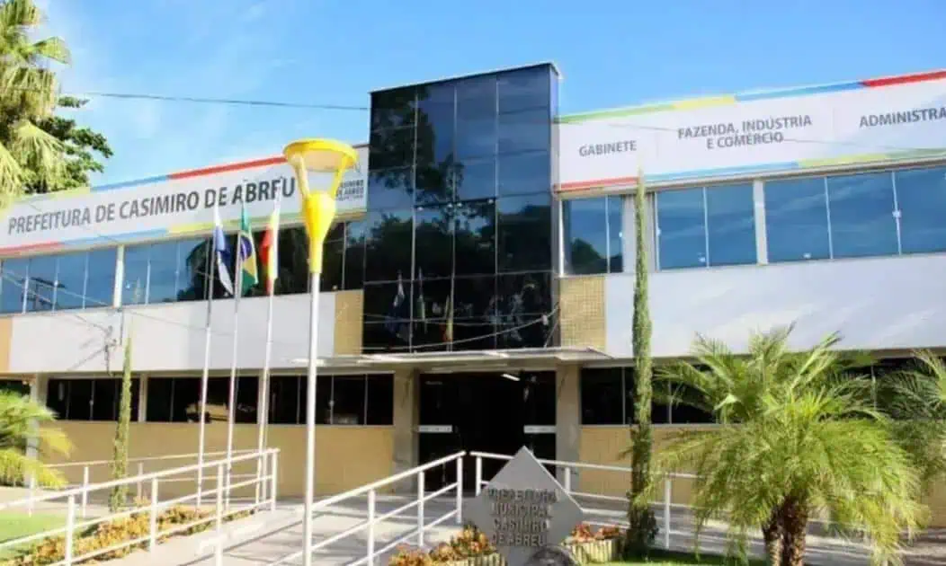 Prefeitura de Casimiro de Abreu, sede administrativa do município, com sinais de modernização e acessibilidade, destacando seu papel na gestão pública local no contexto do direito e notícias jurídicas.