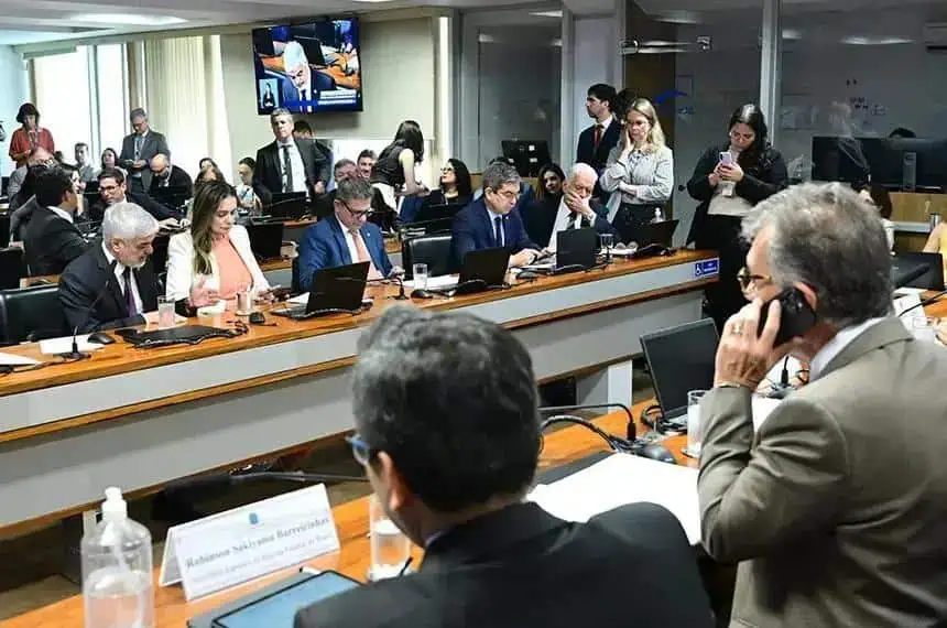 Senado analisa Pronampe para cooperativas e reconhecimento de professores