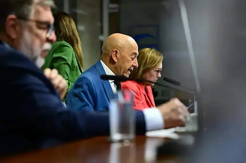 Senado aprova acesso à água potável nas escolas públicas