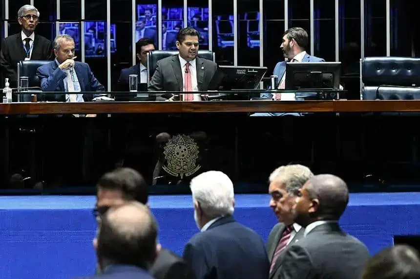 Votação de destaques ao projeto de compensação do tarifaço é adiada