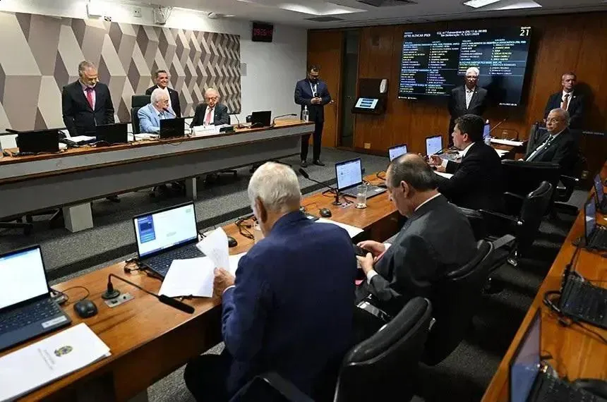Aprovado reajuste salarial para servidores do Judiciário no Senado