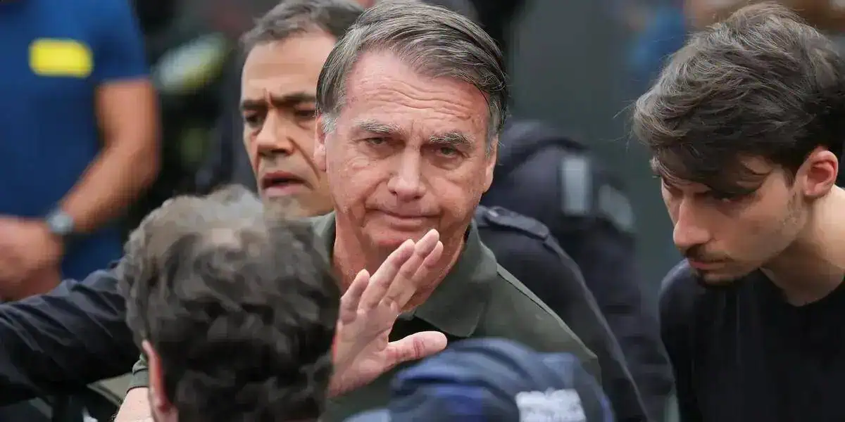 Bolsonaro passa por audiência de custódia e explicações sobre prisão